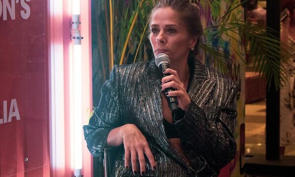 Adriane Galisteu comanda a apresentação da A Fazenda 13
