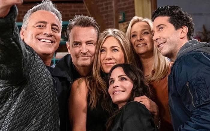  A espera acabou: Séries que marcaram os millennials estão de novamente na TV