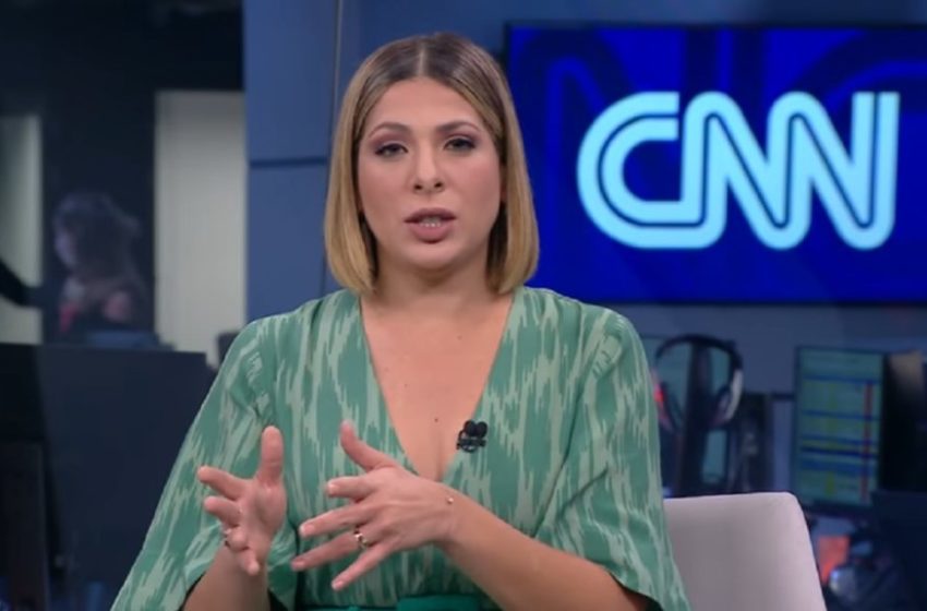  Daniela Lima se confunde ao vivo e diz que Jair Bolsonaro foi ‘enterrado’