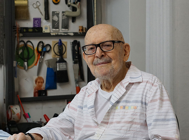  Designer que criou alguns dos mais icônicos pôsteres do cinema chega aos 100 anos