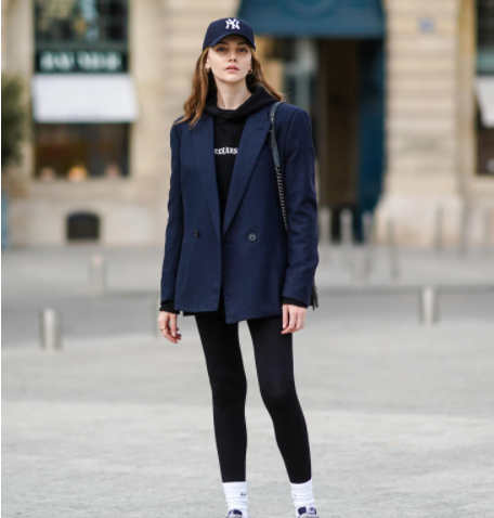  O RETORNO DAS CALÇAS LEGGING PARA ALÉM DO LOOK ESPORTIVO
