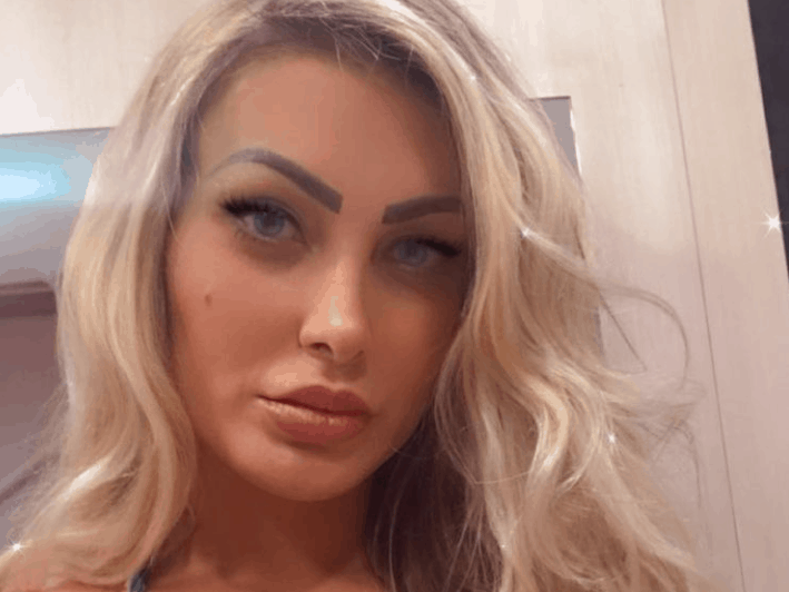  Andressa Urach volta com nome de prostituta em casa de strip-tease e diz que marido era seu cliente