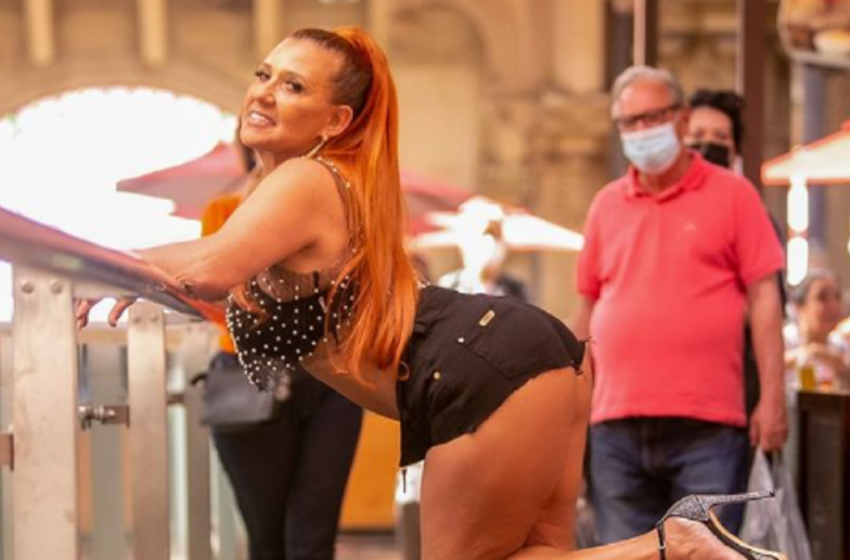  Rita Cadillac entra para site adulto e fã pede foto no caixão
