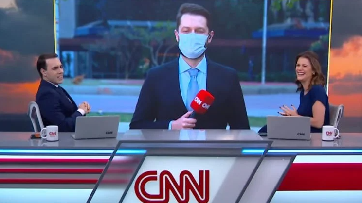  CNN Brasil mostra momento íntimo de cachorro ao vivo e âncora cai na gargalhada