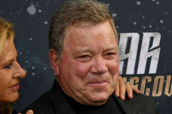  Aos 90 anos William Shatner, o capitão Kirk de Star Trek, viaja ao espaço