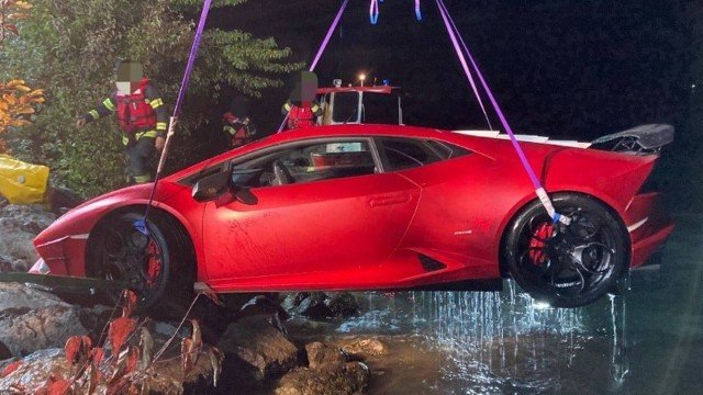 Motorista confunde pedais e acaba levando Lamborghini de R$ 1,2 milhão para lago
