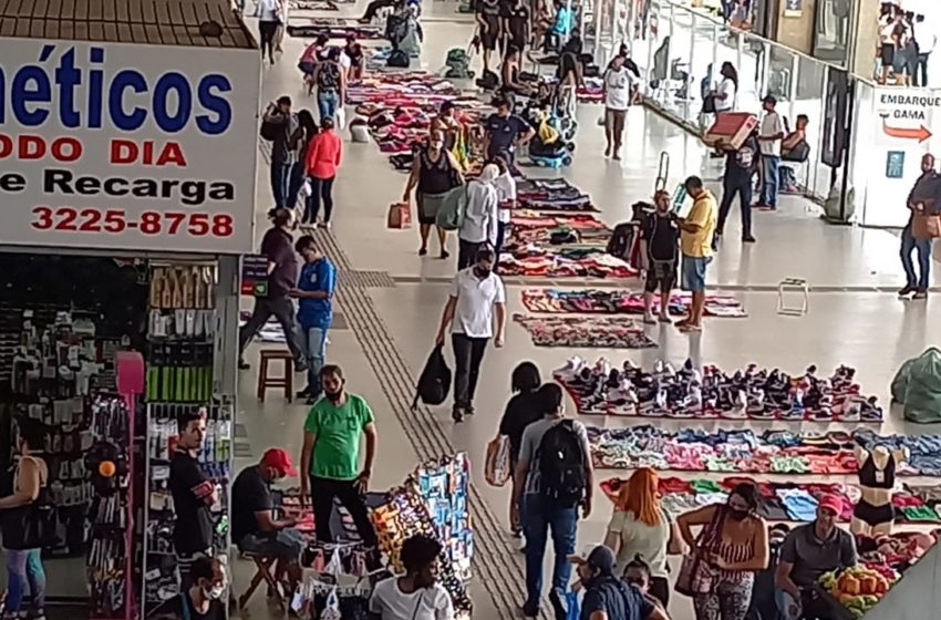  Shopping Chão: o comércio ilegal na Rodoviária divide opiniões