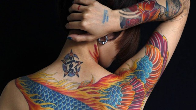  União Europeia proíbe tatuagens coloridas