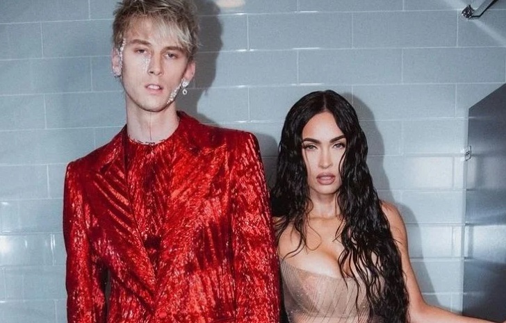  Megan Fox fica noiva de Machine Gun Kelly: ‘Bebemos sangue um do outro’