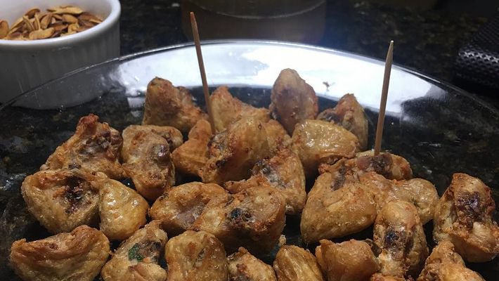  Do lixo ao luxo: C* de frango vira iguaria e ganha receita de boteco