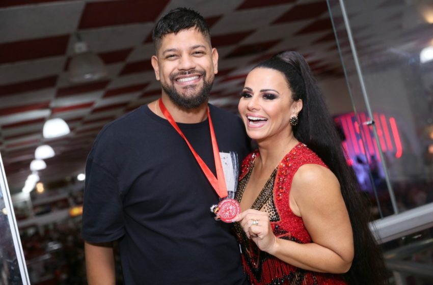  Beirando os 50, Viviane Araújo anuncia primeira gravidez: “Sonho se tornou realidade”