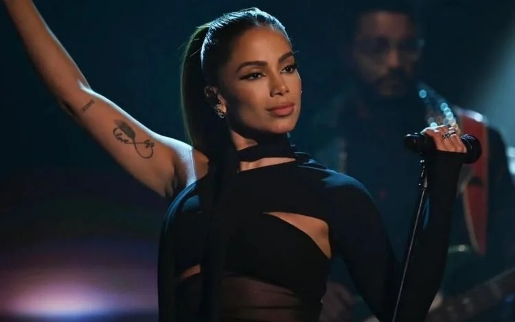  Anitta gera polêmia em entrevista para revista americana