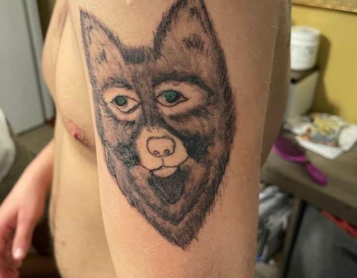  Tatuagem feita por jovem deixa familiares ‘espantados’ e viraliza na internet