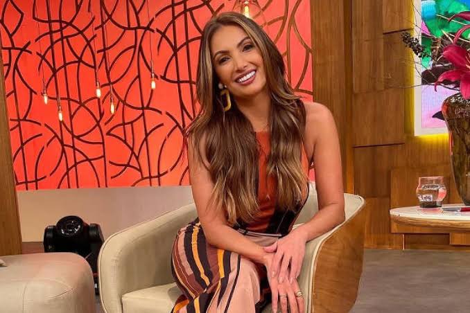  Patrícia Poeta desabafa sobre críticas após assumir “Encontro”: “Basta!”
