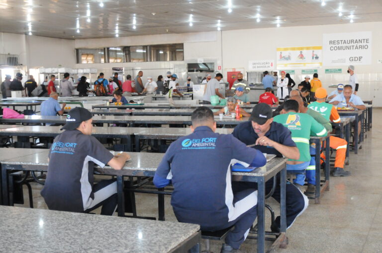  Restaurantes comunitários oferecem comida gostosa e saudável por até R$ 1