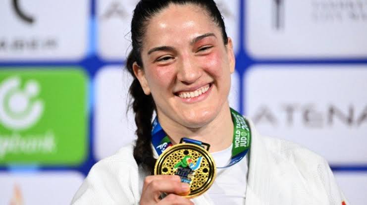  Mayra Aguiar vence chinesa e é tricampeã mundial de judô