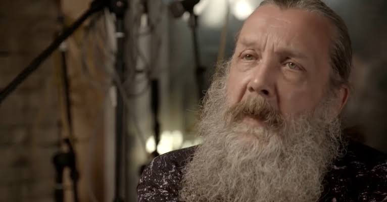  Alan Moore revela que cogitou concretizar plano do Coringa na vida real