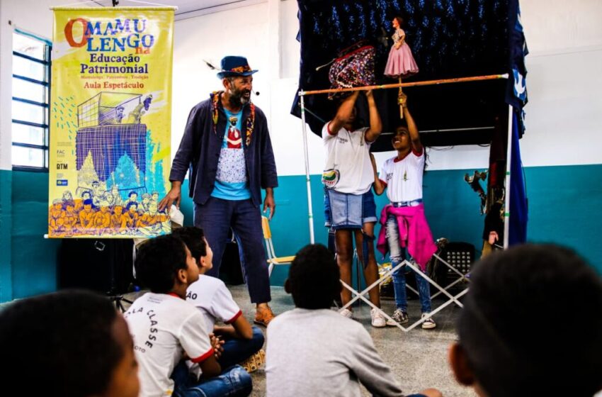  Teatro de bonecos ensina estudantes a interagirem com patrimônio cultural