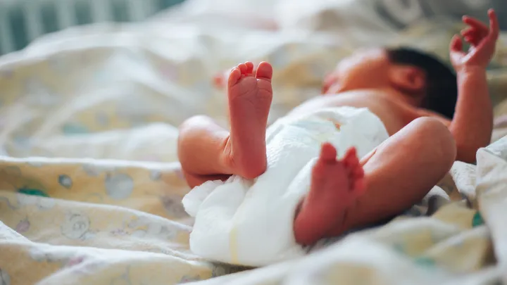  Raríssimo! Bebê nasce com cauda peluda de 6 centímetros