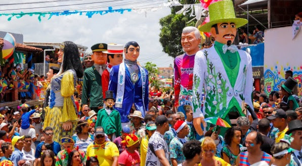  Grandes Foliões invadiram as ruas de Olinda nesta segunda-feira de carnaval