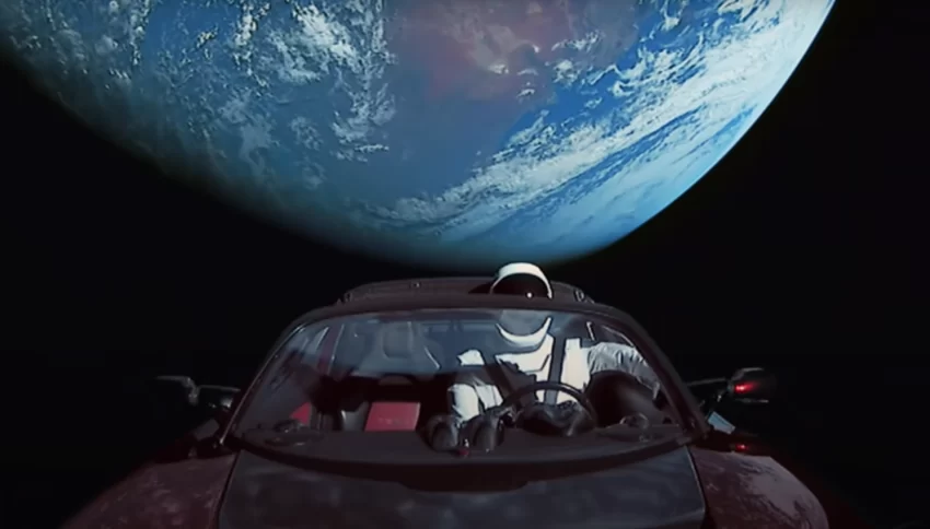  SpaceX lançou um carro da Tesla no espaço cinco anos atrás; onde ele está agora?