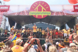  Calor, superlotação e muito hit: Confira como foi o domingo de Carnaval pelo país