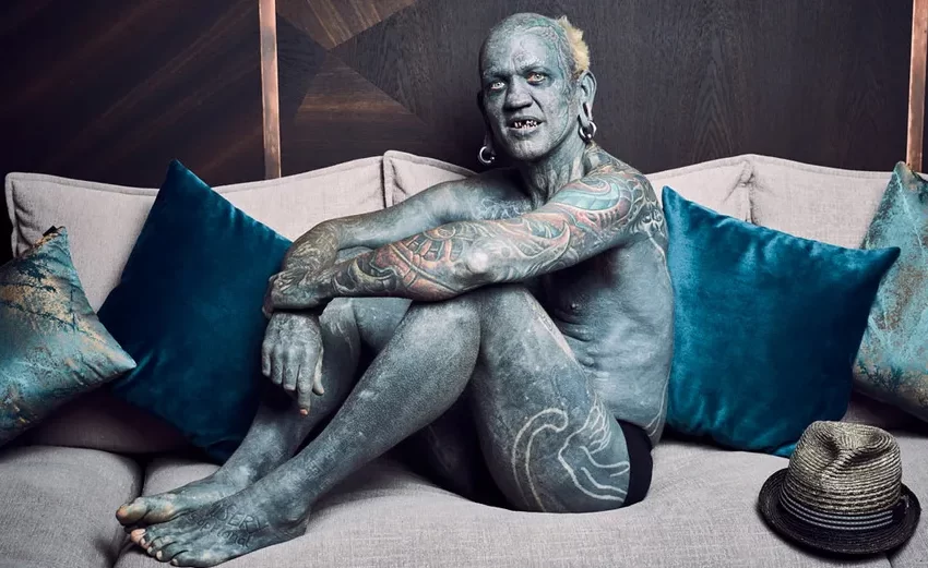  Mais tatuado do mundo celebra o primeiro emprego formal: ‘Estou tendo uma vida normal, com expediente’