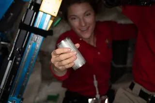  Teria coragem? Nasa serve “xixi reciclado” para astronautas da estação espacial