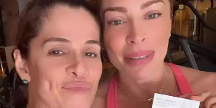  Grazi Massafera celebra aniversário e ganha vibrador de Ingrid Guimarães