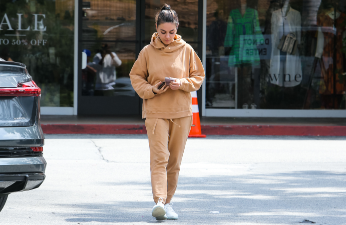  Você é adepto do ‘pijamismo’? Tendência lá fora, moda de sair de pijama na rua invade o Brasil