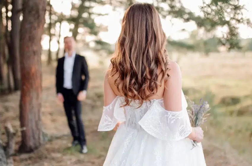  Noivo chama ex para ser madrinha de casamento: “Sempre quis ver você caminhar até o altar para mim”
