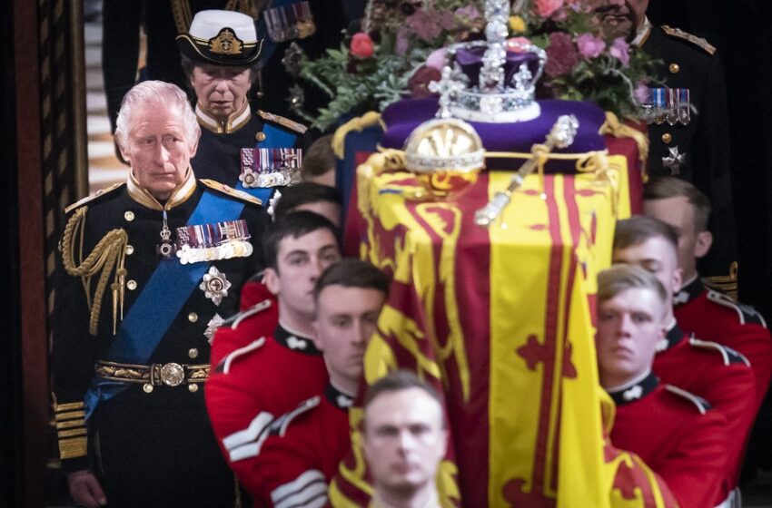  Princesa Anne, filha da Rainha Elizabeth II, abre o jogo sobre o momento mais impactante do funeral da sua mãe
