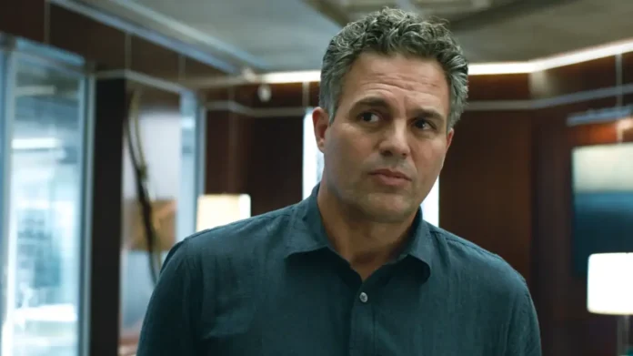  Mark Ruffalo revela desconforto em cena de sexo de ‘Pobres Criaturas’: “Ninguém quer ver sua bunda velha”
