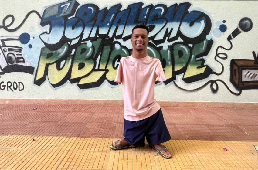  Gabrielzinho é recebido em Juiz de Fora com festa por alunos de faculdade