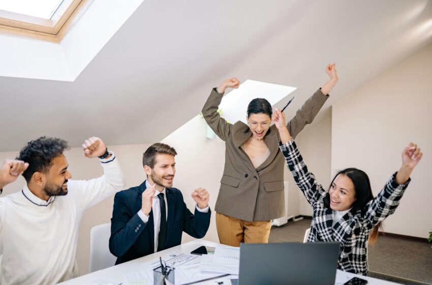  A Tríade do Sucesso Profissional: Felicidade, Empatia e Autoconhecimento no Ambiente de Trabalho