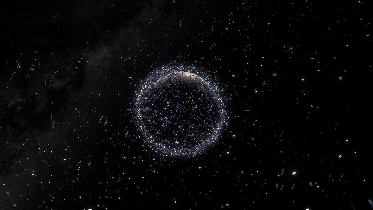  Neste momento, mais de 4,3 toneladas de lixo espacial orbitam nosso planeta