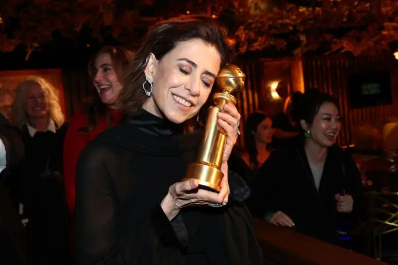  Fernanda Torres Vence Globo de Ouro de Melhor Atriz em Filme de Drama e imprensa internacional repercute