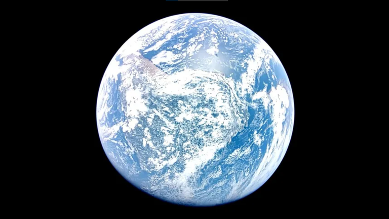  Lander lunar tira foto da Terra como “bola de gude azul” no espaço