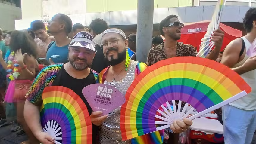  Campanha ‘Não é não! Respeite a decisão’: recado de respeito às mulheres é intensificado em blocos do Rio