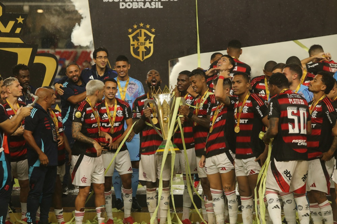  Flamengo vence a chuva e o Botafogo para conquistar o tricampeonato da Supercopa do Brasil
