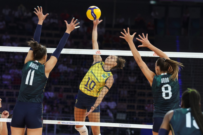  Brasil sai na frente, mas leva virada da Itália na final da Liga das Nações feminina de vôlei