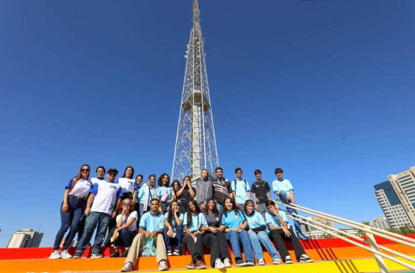  Turismo Mais Brasília leva estudantes da rede pública a pontos cívicos do DF