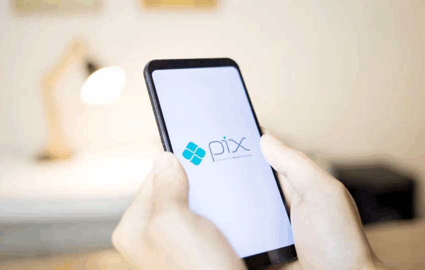  Novo golpe do Pix controla celular da vítima e limpa a conta