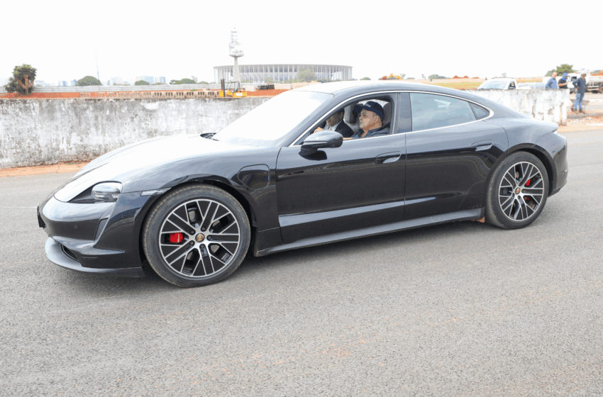 A um mês da reinauguração, governador Ibaneis Rocha visita obra do Autódromo de Brasília