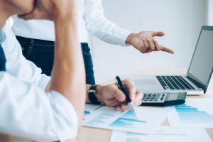  75% das empresas ainda não adaptaram notas fiscais ao IBS e à CBS e correm risco de rejeição, aponta estudo