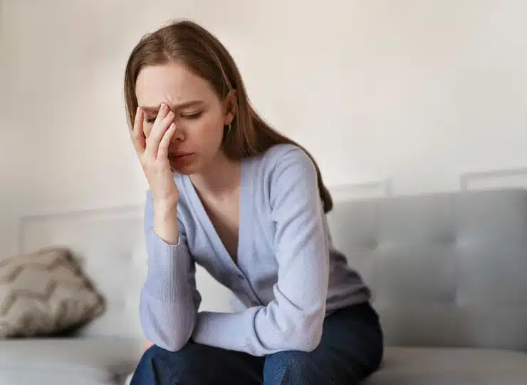  O peso invisível da mulher que resolve tudo: quando ser forte se transforma em sobrecarga emocional